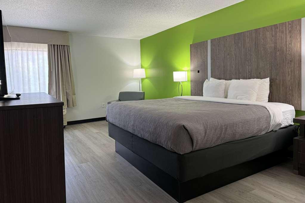 Quality Inn Clarksville - Exit 11 Room photo
