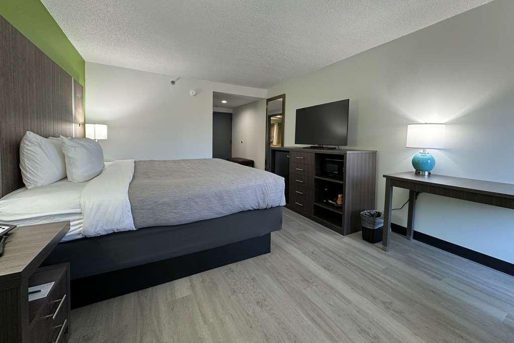 Quality Inn Clarksville - Exit 11 Room photo