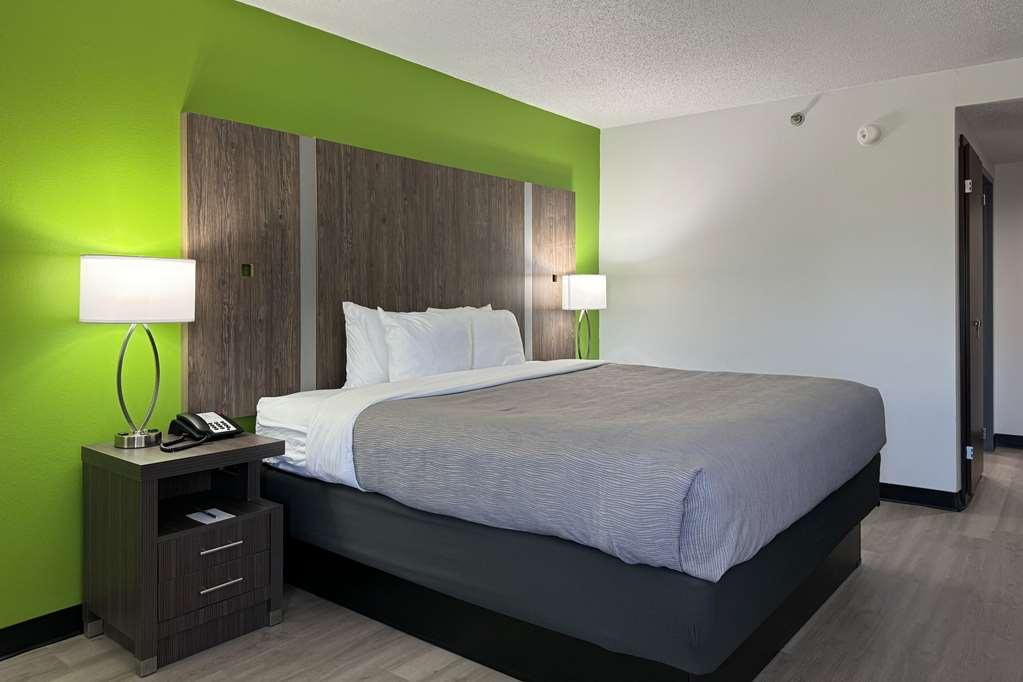 Quality Inn Clarksville - Exit 11 Room photo